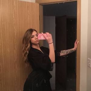 Meet your Posher, Ayla